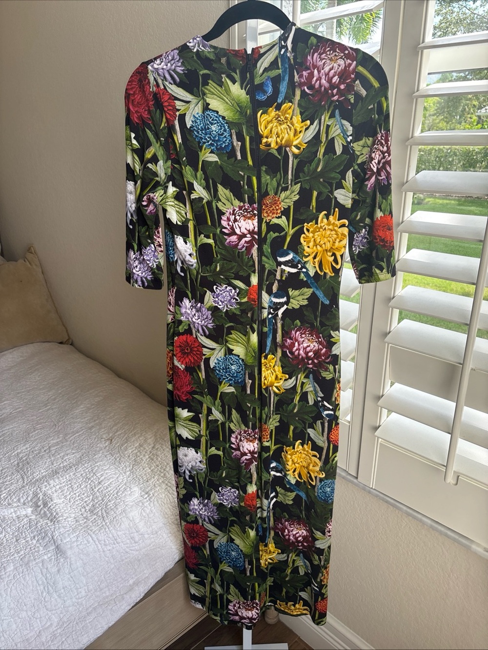 Alice + Olivia Delora Midi Dress in Secret Garden Size 8 - Picture 4 of 11